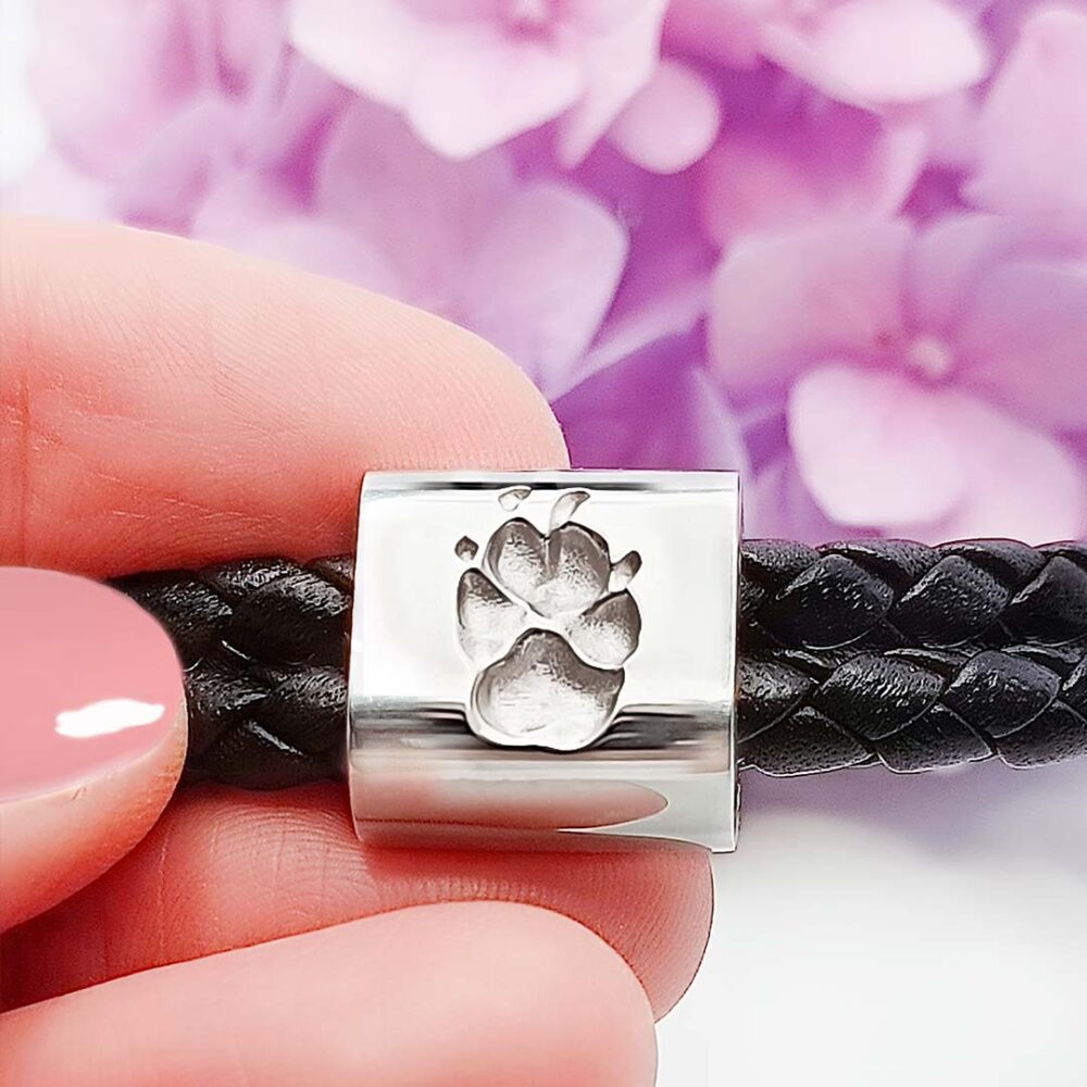 Personalisiertes Armband  mit Pfotenabdruck vom eigenem Hund silber und Leder gehalten