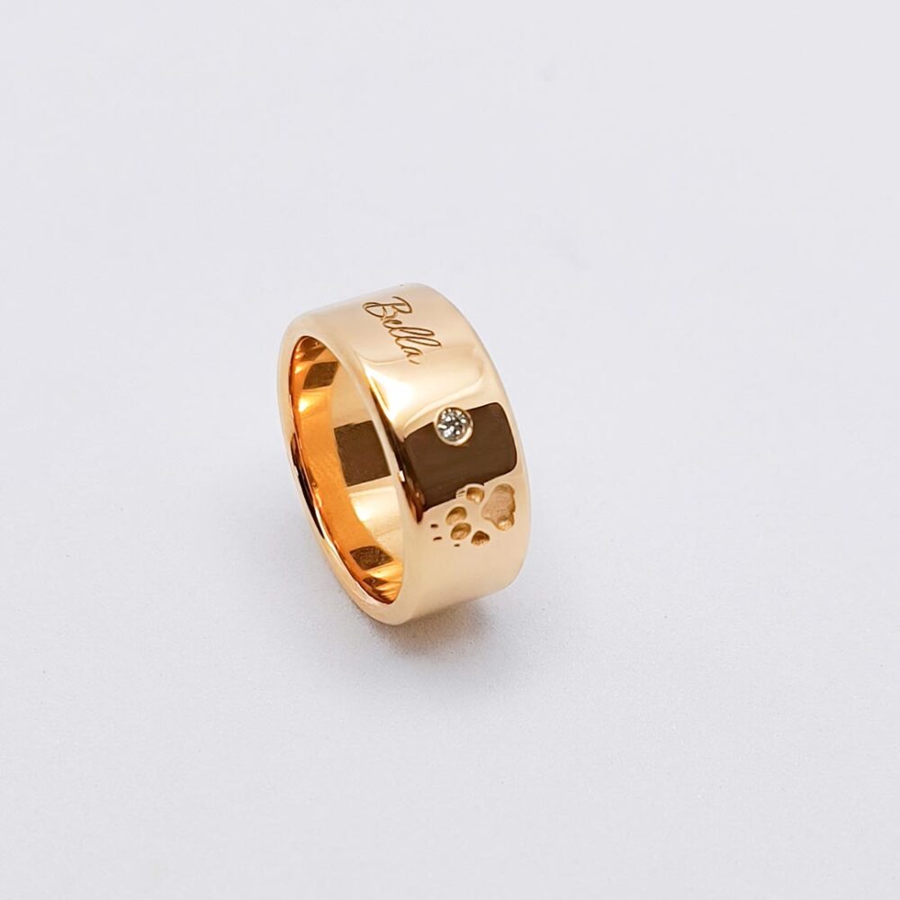 Personalisierter Ring mit Pfotenabdruck vom eigenen Hund gold stehend mit Gravur