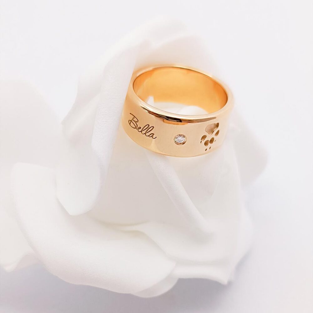 Personalisierter Ring mit Pfotenabdruck vom eigenen Hund gold