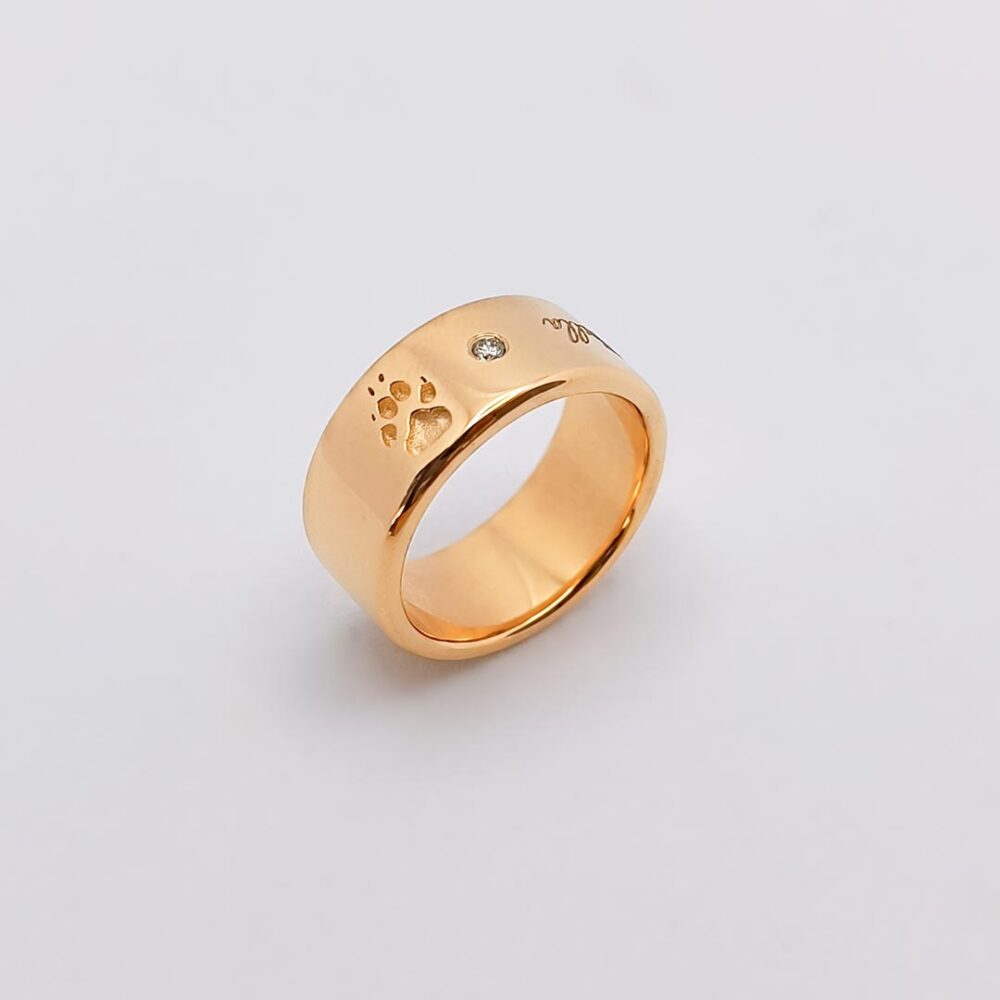 Personalisierter Ring mit Pfotenabdruck vom eigenen Hund rosegold Pfote von oben